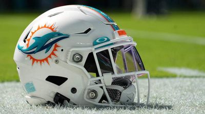 Dolphins Name 49ers OC Mike McDaniel as New Coach