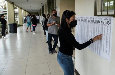 No clear favorite as Costa Ricans elect new president