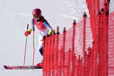 Defending Olympic champ Mikaela Shiffrin out of giant slalom