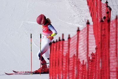 Olympics Live: Defending champ Shiffrin out of giant slalom