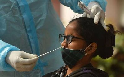 Coronavirus live updates | Aadhaar card not mandatory on CoWIN portal for vaccination, Centre tells SC