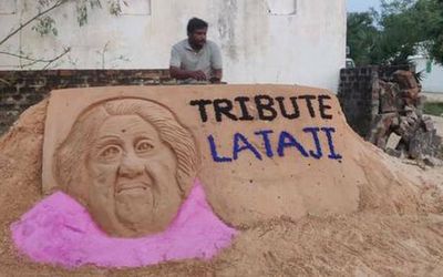 Sand artist’s tribute to Lata Mangeshkar