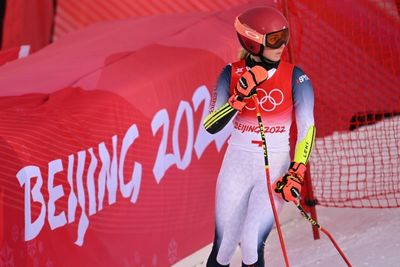 Defending champion Shiffrin slides out of Olympic giant slalom