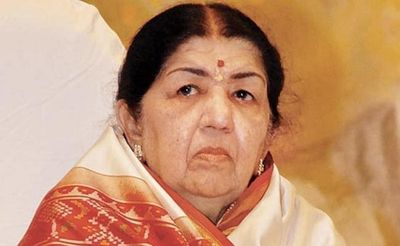 Lata Mangeshkar's doctor speaks about singer's final moments: 'She had a smile on her face'