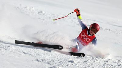 Mikaela Shiffrin's wait for third Olympic gold to continue after crashing out of giant slalom at Beijing Winter Olympics