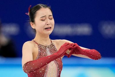 US-born ice skater slammed on Chinese social media after falling on first appearance for Team China
