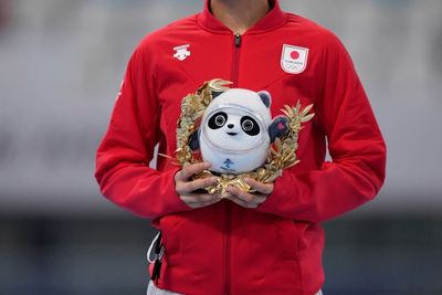 BEIJING SNAPSHOT: Olympic winners get plush panda then medal