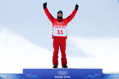 Canadian snowboarder takes gold in Beijing after beating cancer