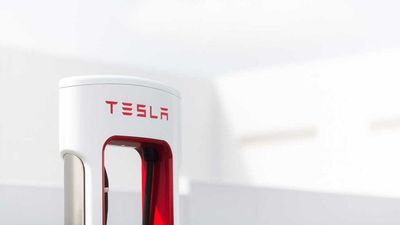 Tesla Announces Free Off‑Peak Supercharging In Europe (Holidays)