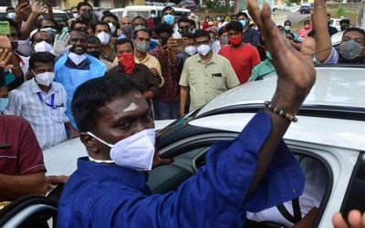 Popular Kerala snake-catcher Vava Suresh leaves hospital a week after being bitten by a cobra