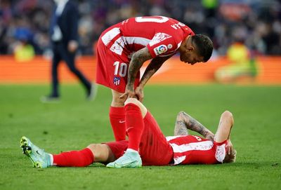 New Atletico Madrid signing suffers knee injury after Diego Simeone forced him back on pitch vs Barcelona