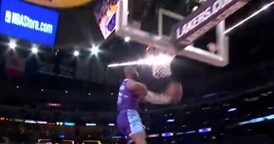 NBA fans call for LeBron James to enter dunk contest after insane move vs NY Knicks