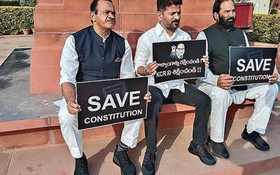 TS Congress MPs stage dharna in Delhi