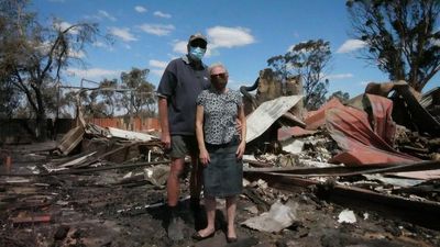 Wheatbelt fires like a 'war zone' as locals count the cost in devastated farming community