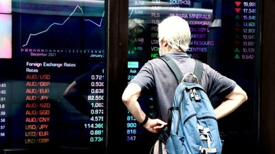 ASX closes in the green on travel stocks, miners and banks, business confidence up