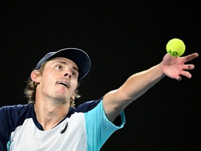 De Minaur romps to victory in Rotterdam