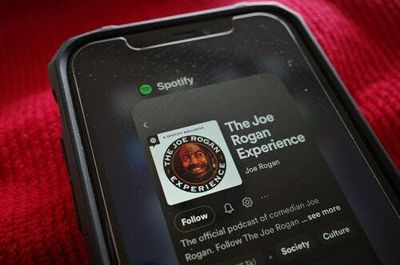 Right-wing YouTube competitor offers Joe Rogan $100M to leave Spotify