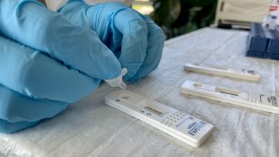 Victoria records 20 new COVID-19 deaths, free RATs for child care announced