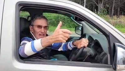 Viral Canberra driver doubles down on 'smug' anti-vax protesters