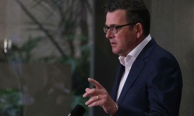 Daniel Andrews at odds with Scott Morrison over third vaccine dose for international travellers