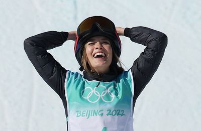 Gu takes home gold for China as Peng watches from stands