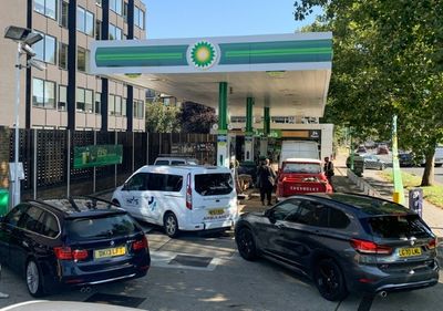 BP swings into $7.6 bn annual profit after huge loss