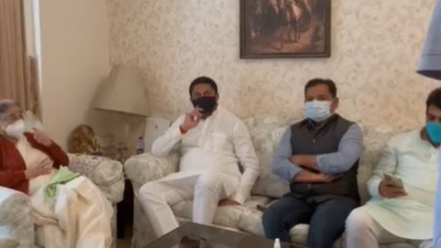 Red-faced, Congress leaders visit Lata Mangeshkar’s nephew to pay respects