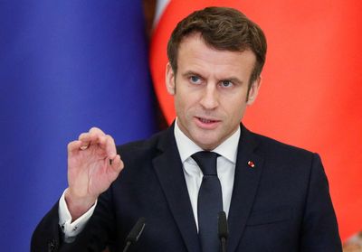 France's Macron calls for calm to resolve Ukraine crisis