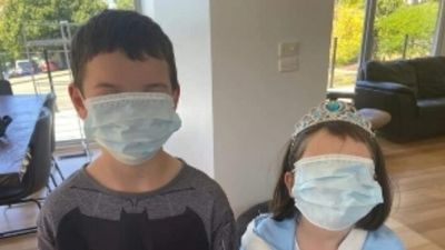 Masks too big for kids, 'Facebook issues' plague Tasmania's public school return