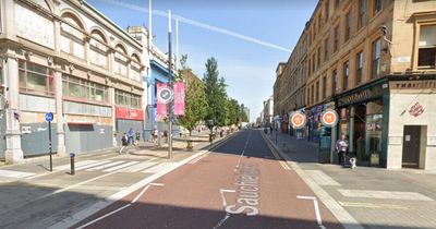 Gang of thugs launch brutal attack on man in Glasgow leaving victim with 'serious head injury'