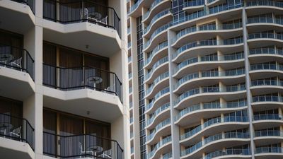 Man falls three storeys from balcony on Gold Coast and survives