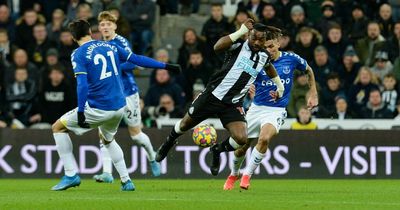 'Unplayable' - Rob Lee praises Allan Saint-Maximin as Newcastle blow Everton away