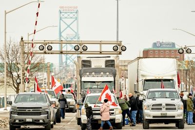 Canada, US business groups call for end to trucker trade route blockade