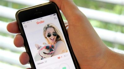 Dating apps like Tinder and anti-COVID vaccine mandate protests drawing ASIO's attention, according to annual threat assessment