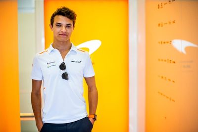 Lando Norris signs McLaren contract extension until 2025