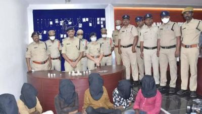 Andhra Pradesh: Six member inter-state thieves gang arrested by Anantapur police