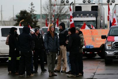 Waving Canadian flags, French 'freedom convoy' gets underway