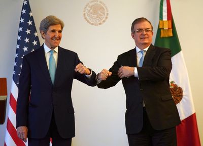 Kerry calls for keeping power markets open in Mexico