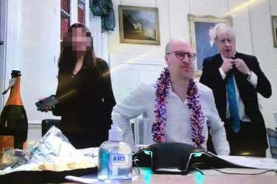 Met police to look again at Downing Street Christmas quiz as photo emerges of Boris Johnson and bubbly