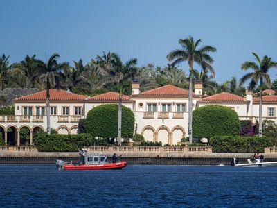 National Archives calls for DOJ investigation into Trump’s Mar-a-Lago record dump scheme