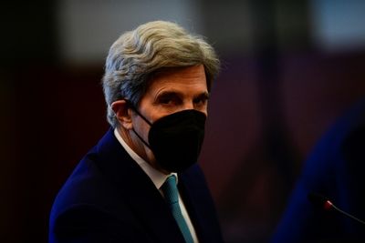 US envoy Kerry presses Mexico on climate, energy