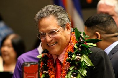 Prosecutors: 2 Hawaii lawmakers took bribes to steer bills