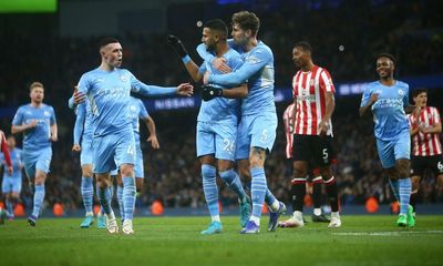 Kevin De Bruyne and Riyad Mahrez help Manchester City breeze past Brentford