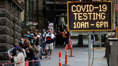 Victorian government gives key workers extra month to receive third coronavirus dose
