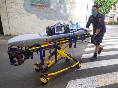 Vic extends third dose mandate by a month