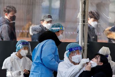 S.Korea turns to self-treatment as Omicron fuels COVID surge