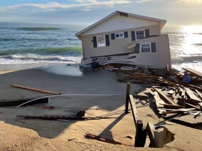 Five bedroom home collapses into ocean as coastal erosion claims North Carolina town