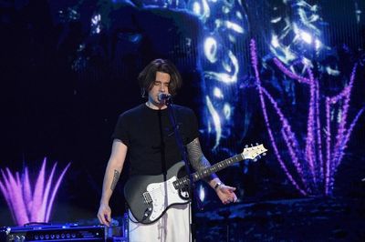 John Mayer jams at Small Stages concert, helps concertgoer