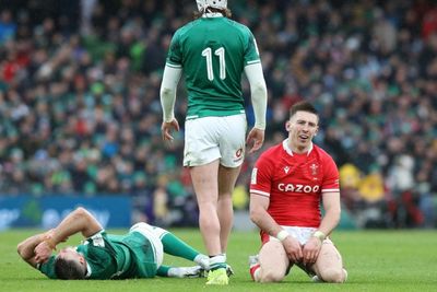 Ireland suffer huge blow as Sexton ruled out of France clash