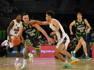 Kings hold off gutsy Phoenix for NBL win
